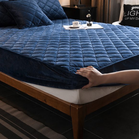 Crystal fleece padded bed cover - Image 7