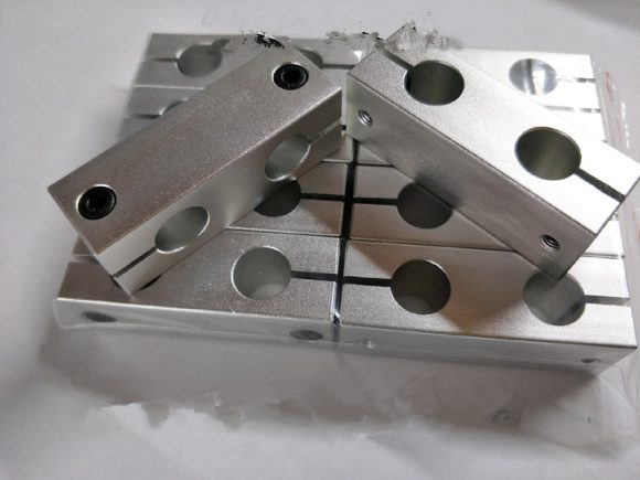 Steel pipe connector fixed by strut clamp - Image 4