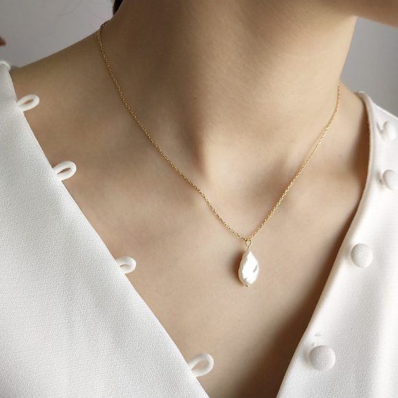 925 Sterling Silver Design Baroque Shaped Pearl Pendant Golden Necklace - Image 4
