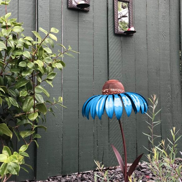 Garden Petal Shape Bird Feeder - Image 7