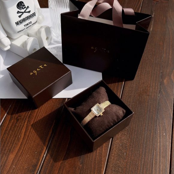 Mini Delicate Square Wheat Women's Square Retro Quartz Watch - Image 4