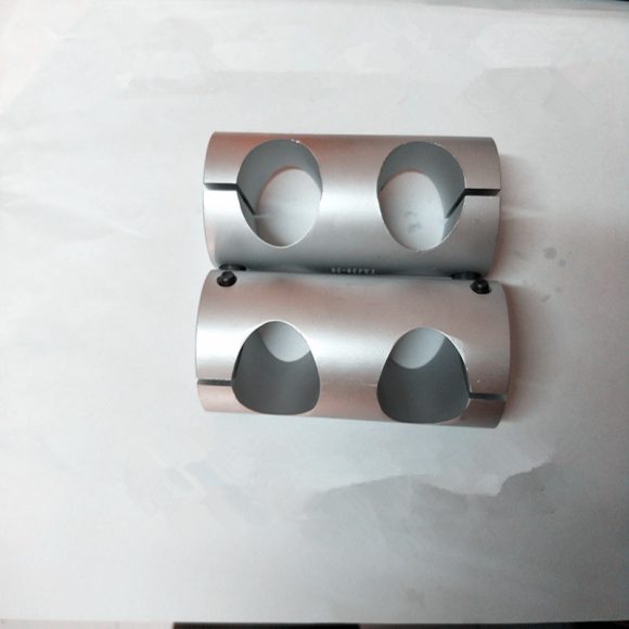 Steel pipe connector fixed by strut clamp - Image 2