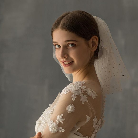 White Yarn Bridal Multi-layer Short Veil - Image 3