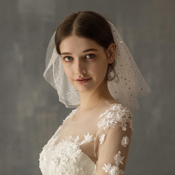 White Yarn Bridal Multi-layer Short Veil - Image 4