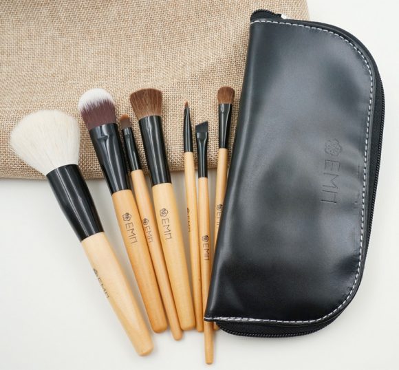 Bobbi Brown makeup brush 7 Mycoplasma wood animal hair cosmetic brush belt leather Makeup Kit spot