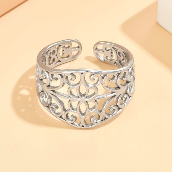 Elegant Court Retro Style Hollow Pattern Open Stainless Steel Ring For Women - Image 2