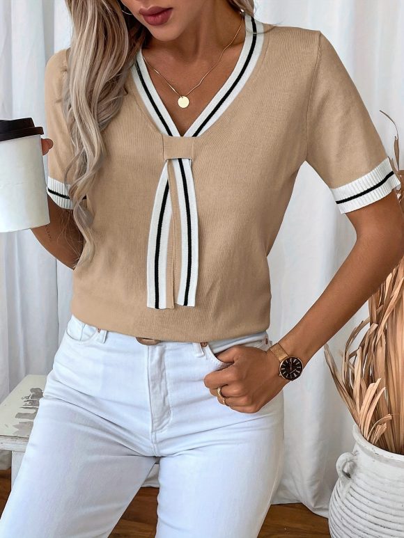 Women's Contrast Color V-neck Short Top Sweater - Image 3