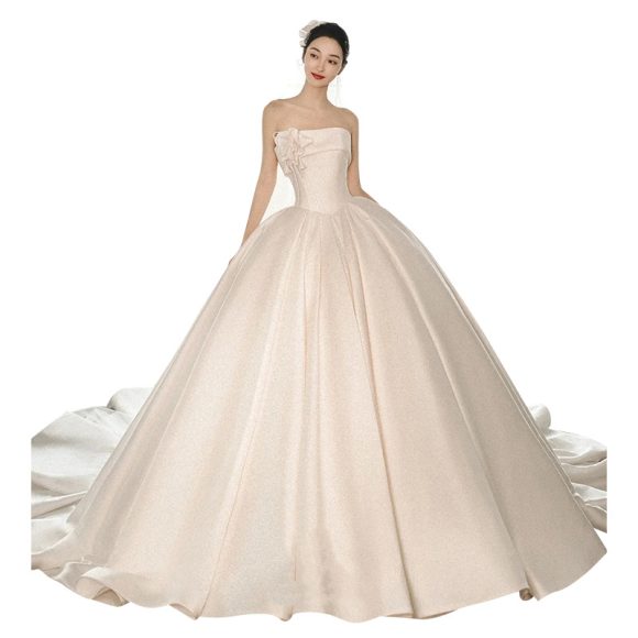 A Strapless Dress With A Big Train - Image 6