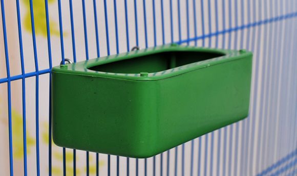 Splash-proof Hanging Bird Food Container - Image 6