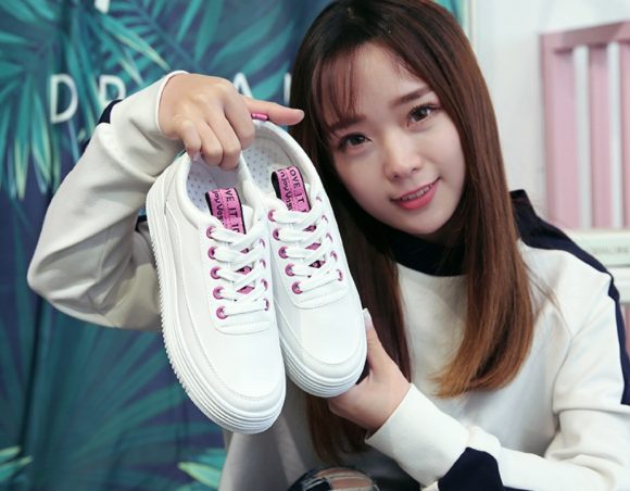 Breathable women Sneaker student casual canvas shoes - Image 4