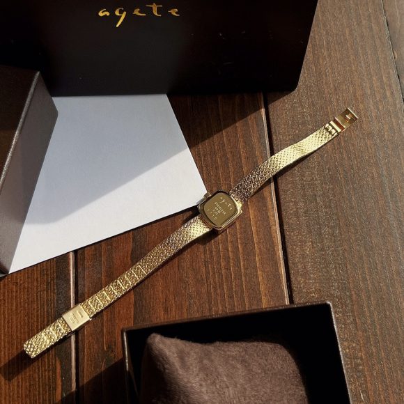 Mini Delicate Square Wheat Women's Square Retro Quartz Watch - Image 5