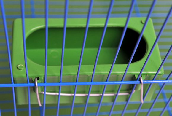 Splash-proof Hanging Bird Food Container - Image 3