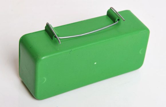Splash-proof Hanging Bird Food Container - Image 5