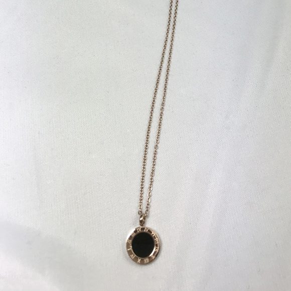 Roman Pattern Black Shell Pendant - Image 4