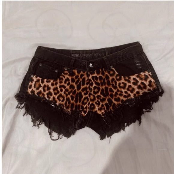 European And American Millennium Subculture Leopard Print Low Waist Denim Super Short Shorts - Image 2