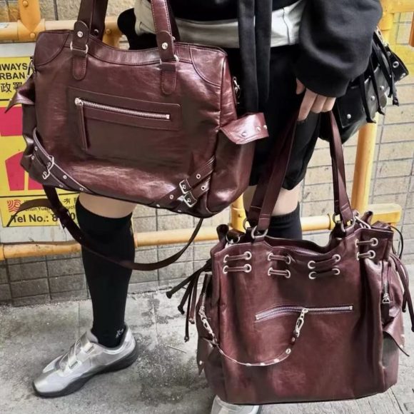 Female New Rivets Large-capacity Crossbody Bag - Image 3
