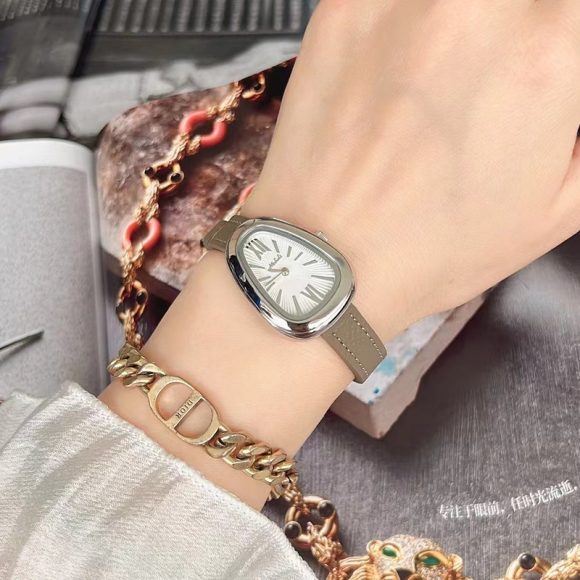 Women's High-grade Leather Belt Quartz Casual Watch - Image 4