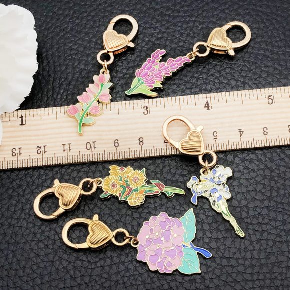 5 Oil Dripping Simulation Sunflower Carnation Bouquet Keychain - Image 2