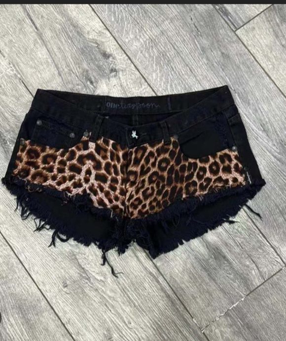 European And American Millennium Subculture Leopard Print Low Waist Denim Super Short Shorts - Image 5