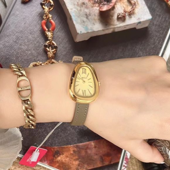Women's High-grade Leather Belt Quartz Casual Watch - Image 6