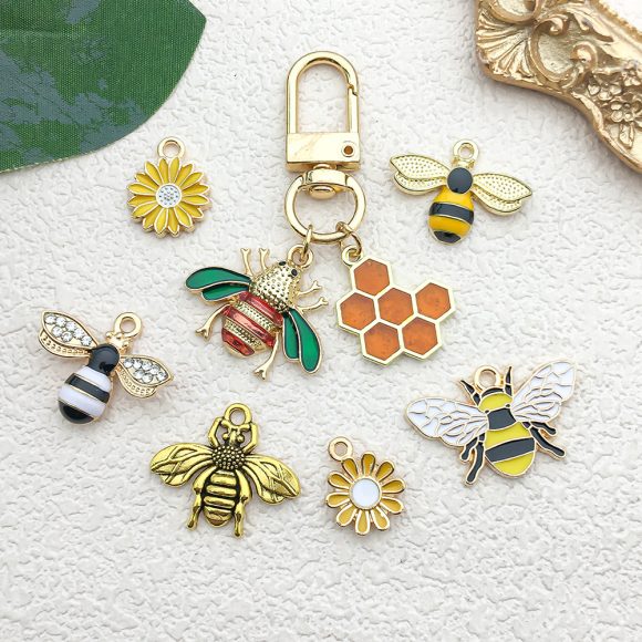 Korean Style Dripping Bee Ornament Accessory Pendant - Image 3