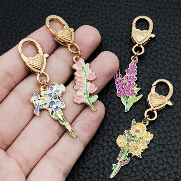 5 Oil Dripping Simulation Sunflower Carnation Bouquet Keychain - Image 4