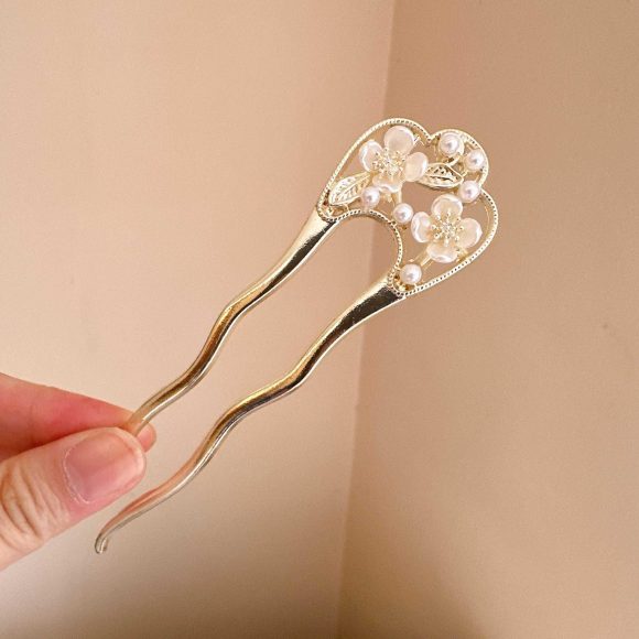 Elegant Beads Camellia Style U-shaped Hair Pin - Image 3