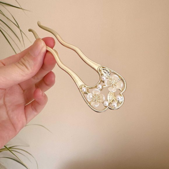 Elegant Beads Camellia Style U-shaped Hair Pin - Image 2