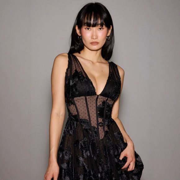 Black Deep V-neck Mesh A- Line High-end Evening Dress - Image 3