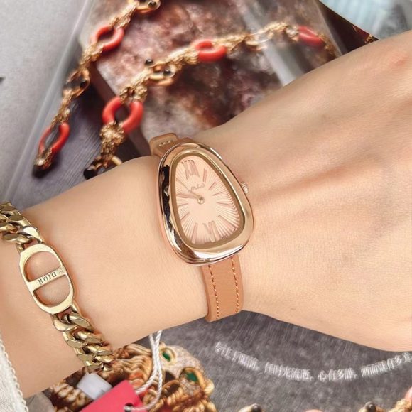 Women's High-grade Leather Belt Quartz Casual Watch - Image 8