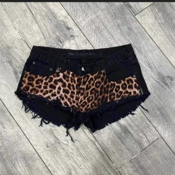 European And American Millennium Subculture Leopard Print Low Waist Denim Super Short Shorts - Image 4
