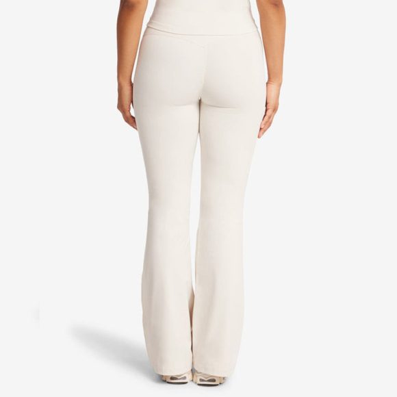 Waist Shaping Yoga Bootleg Pants - Image 3