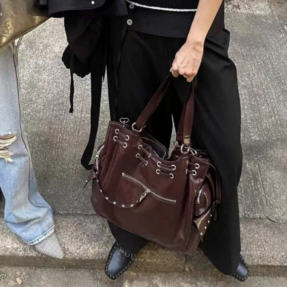 Female New Rivets Large-capacity Crossbody Bag - Image 5
