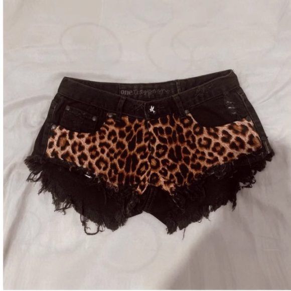 European And American Millennium Subculture Leopard Print Low Waist Denim Super Short Shorts - Image 3