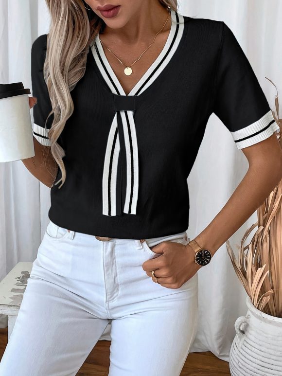Women's Contrast Color V-neck Short Top Sweater - Image 5