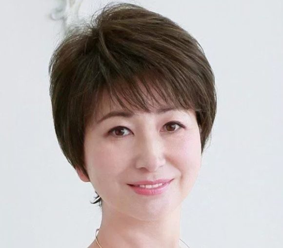Women's Flower White Short Straight Top Old Flower White Mixed Human Hair Wigs - Image 7