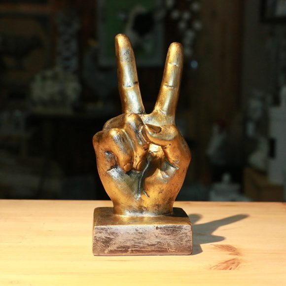Resin gesture ornaments - Image 3