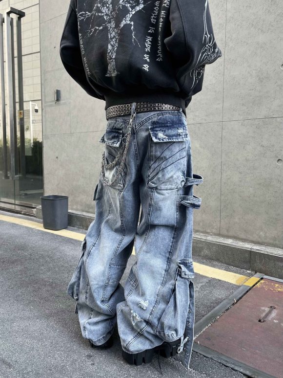 Heavy Industry Multi-pocket Ripped Ribbon Design Straight Jeans - Image 3
