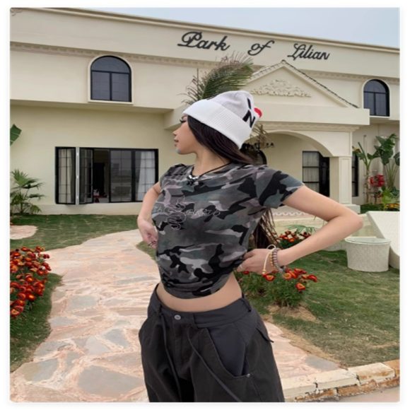 Retro Camouflage Printed Short Sleeved T-shirt For Women - Image 4