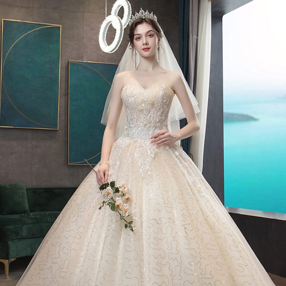 Going out Sasen light wedding dress - Image 9