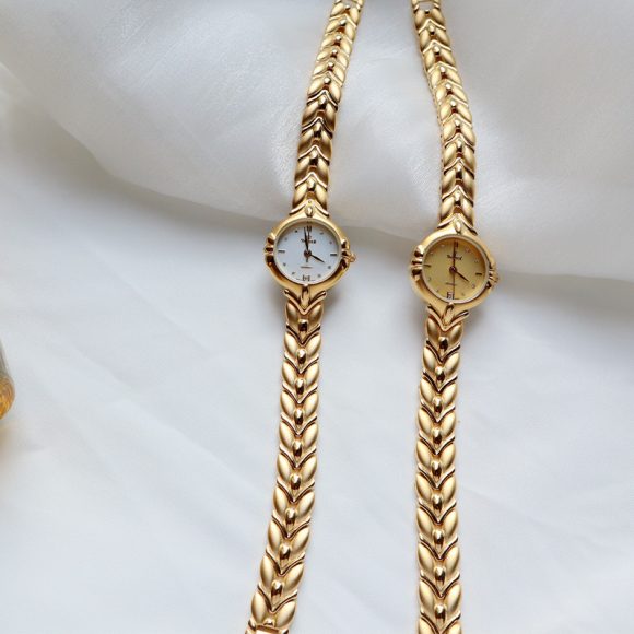 Retro Minority Round Senior Placer Gold Bracelet Women's All-match Small Gold Watch - Image 3