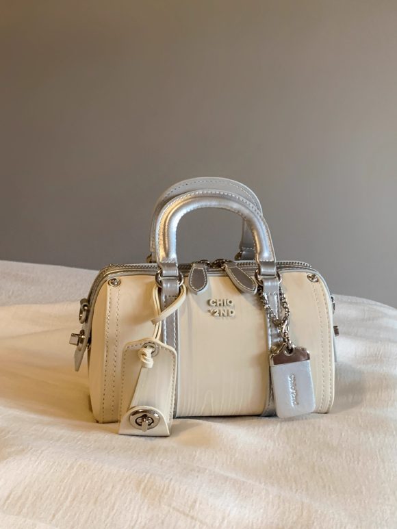 Sunshine Holiday Women's Shoulder Messenger Bag - Image 4