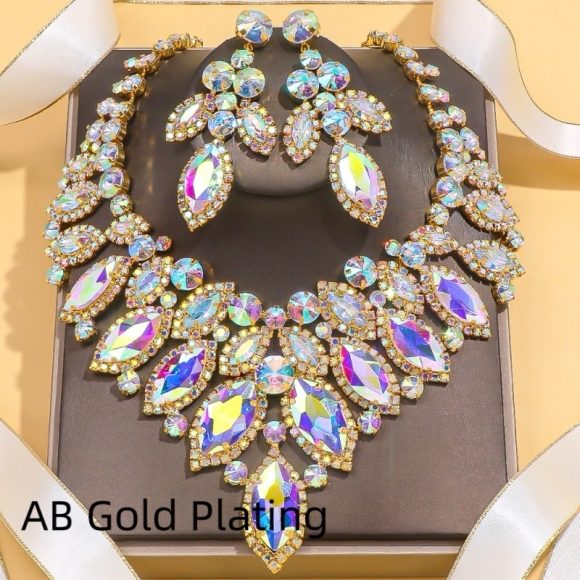 European And American Luxury Leaf Necklace Suit - Image 3