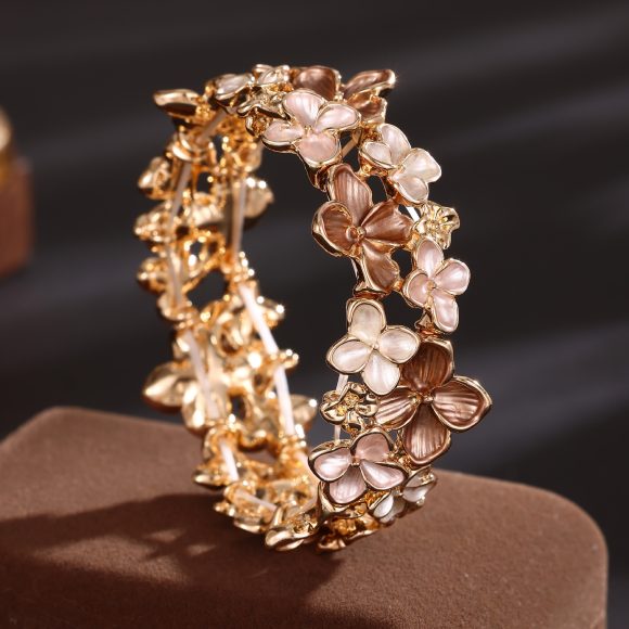 Enamel Little Sakura Elastic Bracelet Women's High-grade All-match Alloy Bracelet - Image 4