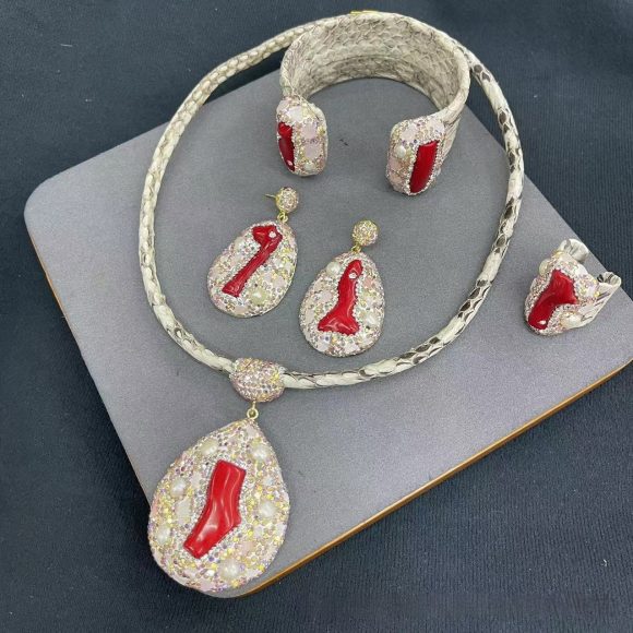 New Genuine Leather Snakeskin Sea Bamboo Inlaid Pearl Autumn And Winter Four-piece Jewelry Set - Image 4