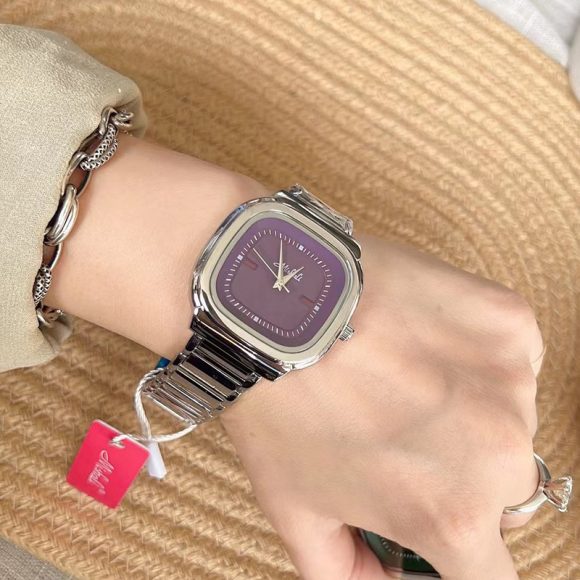 Square Steel Belt Retro Large Dial Women's Simple Watch - Image 5