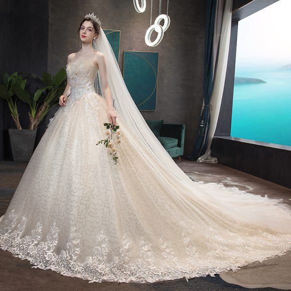 Going out Sasen light wedding dress - Image 10