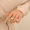 Vintage Fashion White Seashell Ring - Image 4