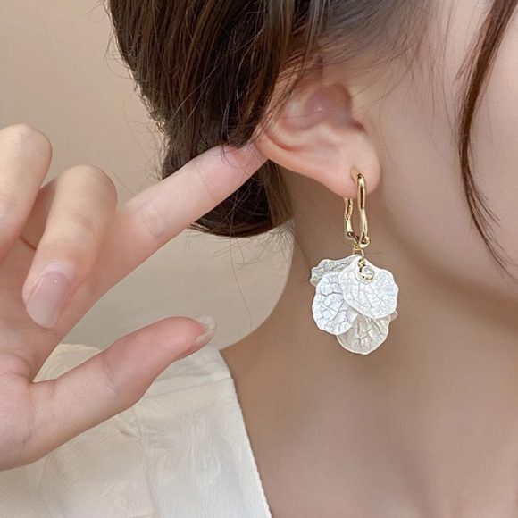Affordable Luxury Fashion Petal Earrings - Image 3