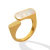 Vintage Fashion White Seashell Ring - Image 2